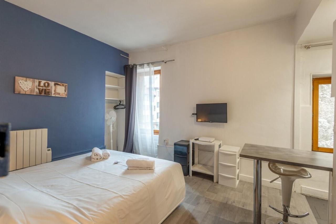 Studio For 2 Located In The City Center Apartment Annecy Luaran gambar