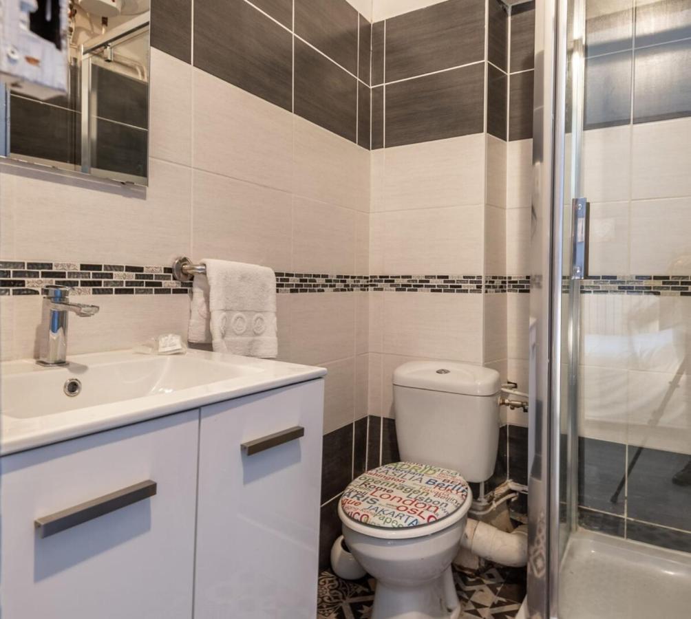 Studio For 2 Located In The City Center Apartment Annecy Luaran gambar